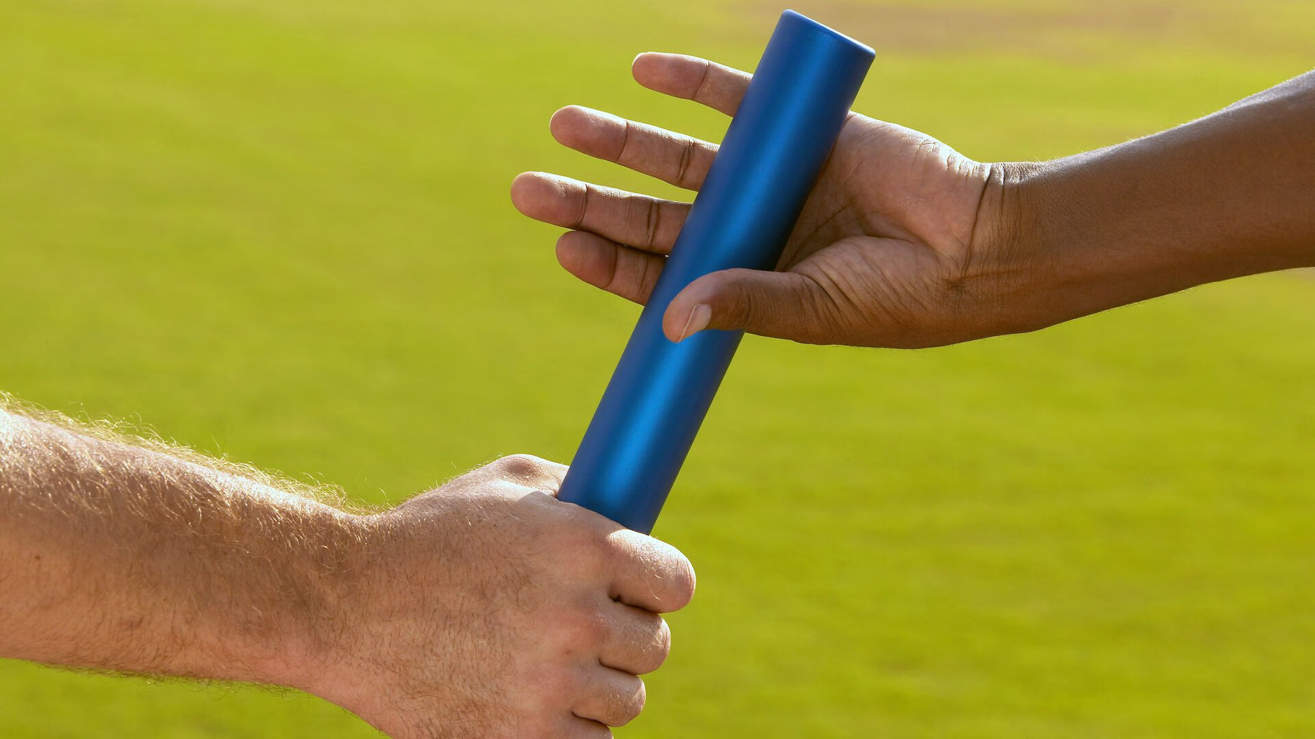 “相亲+运动”主题线下赛 单身男女在跑道上互相认识